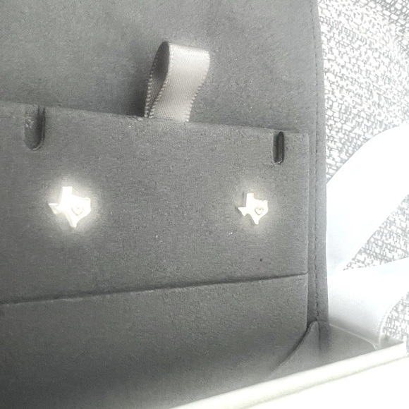 Kendra Scott Texas Stud Earrings in Sterling Silver - Picture 7 of 7